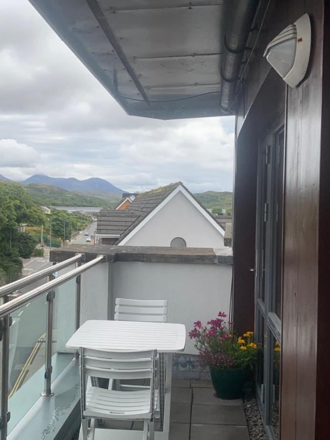 Apartamento Courthouse View Penthouse 2 Clifden Exterior foto