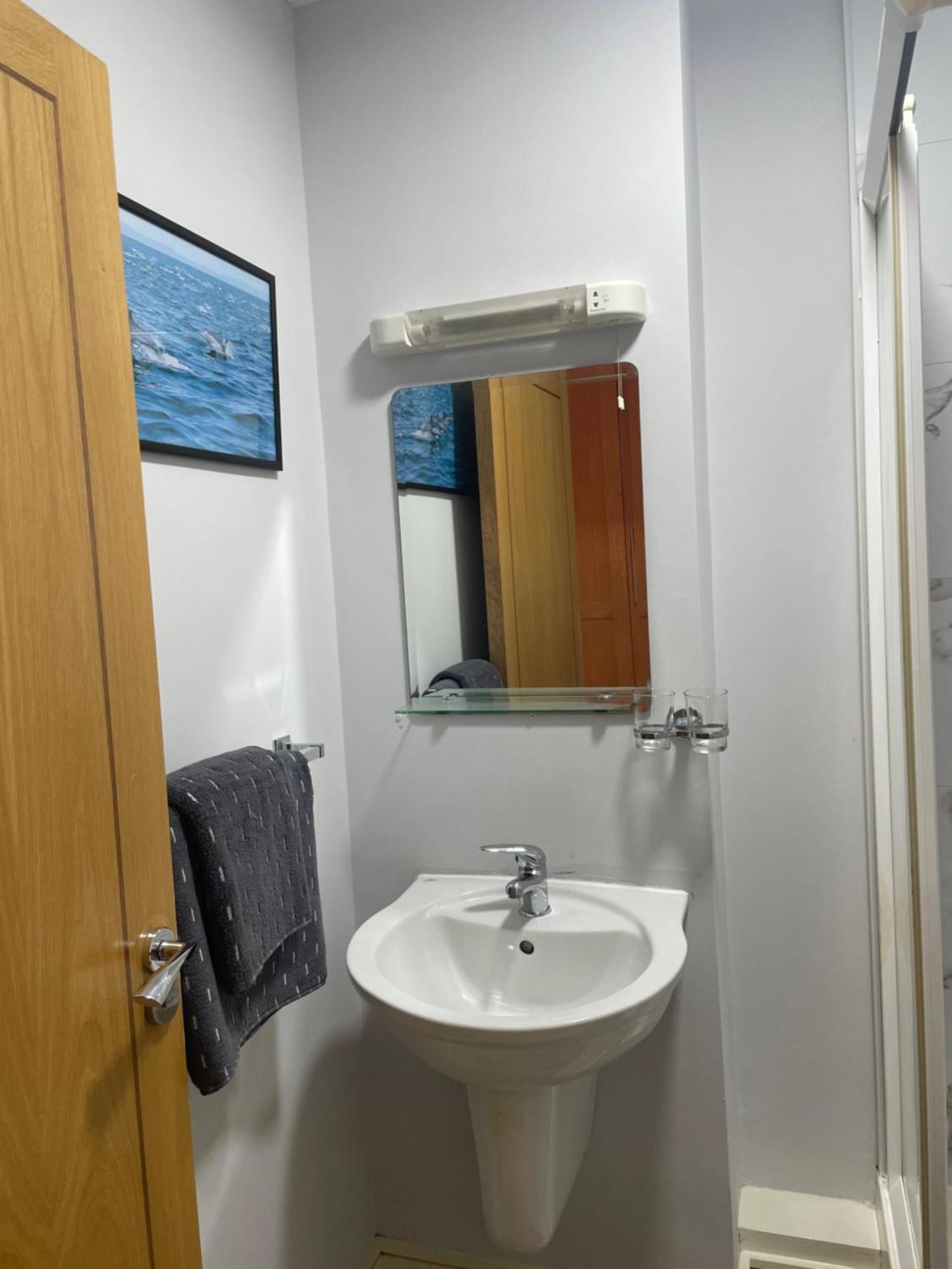 Apartamento Courthouse View Penthouse 2 Clifden Habitación foto