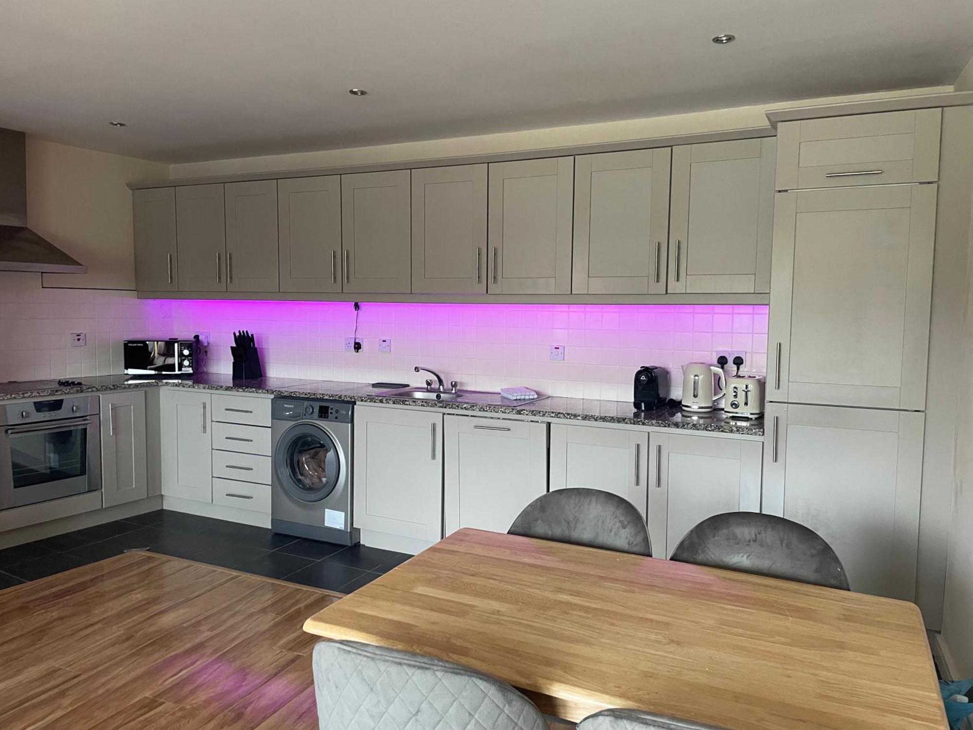 Apartamento Courthouse View Penthouse 2 Clifden Exterior foto