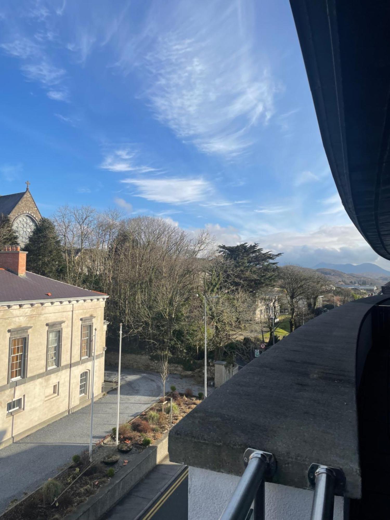 Apartamento Courthouse View Penthouse 2 Clifden Exterior foto